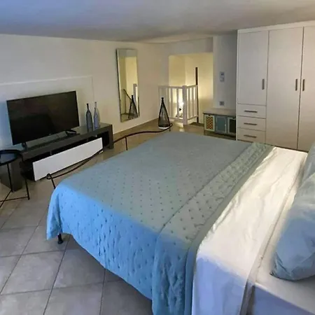 Somnium A Newly Renovated House In * Kamari (Santorini)