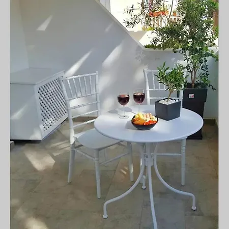 Somnium A Newly Renovated House In * Kamari (Santorini)