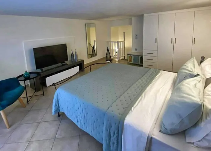 Somnium A Newly Renovated House In * Kamari (Santorini)