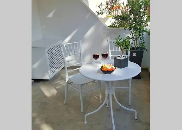 Somnium A Newly Renovated House In * Kamari (Santorini)